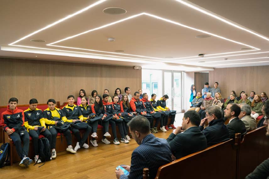 Entrega uniformes deportistas