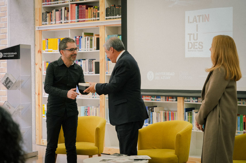 Entrega catálogo Leonardo Finotti