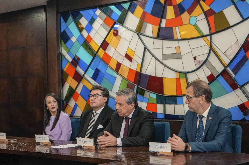 El 2 de junio la Universidad del Azuay junto a la Universidad Pablo de Olavide y la Universidad Andina Simón Bolívar llevaron a cabo el II Simposio Internacional de Investigación en Ciencias Administrativas
