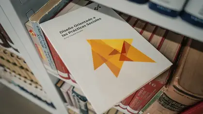 "Diseño Orientado a las Prácticas Sociales" por Anna Tripaldi