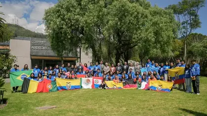 Entrega de casacas institucionales a Pumas Embajadores 