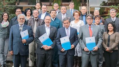 Firma de convenio de salud para beneficiar menores y mujeres