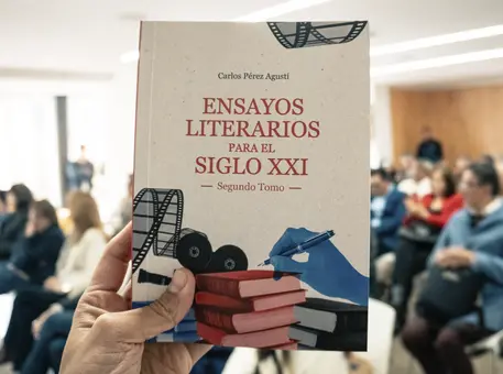 Presentación del libro Ensayos literarios para el Siglo XXI 