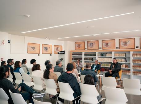 Presentación de la novela "Música de la farra infinita"