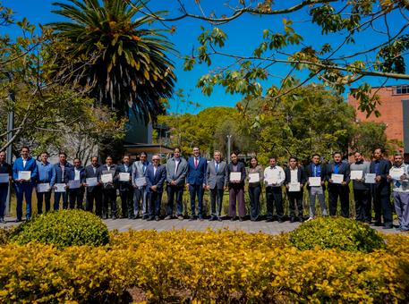 Entrega de certificados del curso al personal de Planeamiento