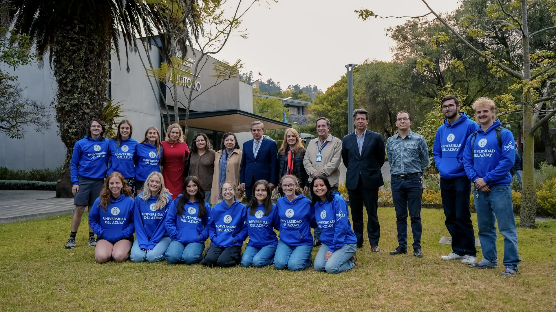 Environment Challenges Program 2024: entrega de casacas institucionales 