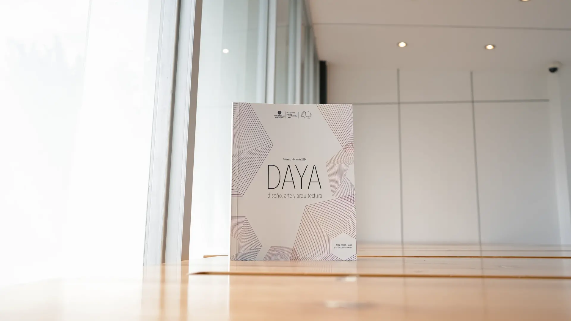 Revista DAYA decimosexta edición: conmemoración por los 40 años de la Facultad de Diseño, Arquitectura y Arte